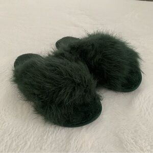 Women’s M 8-9 SAVAGE X Fenty Dark Green Fluff’d Up Fuzzy Slippers Slides NWOT